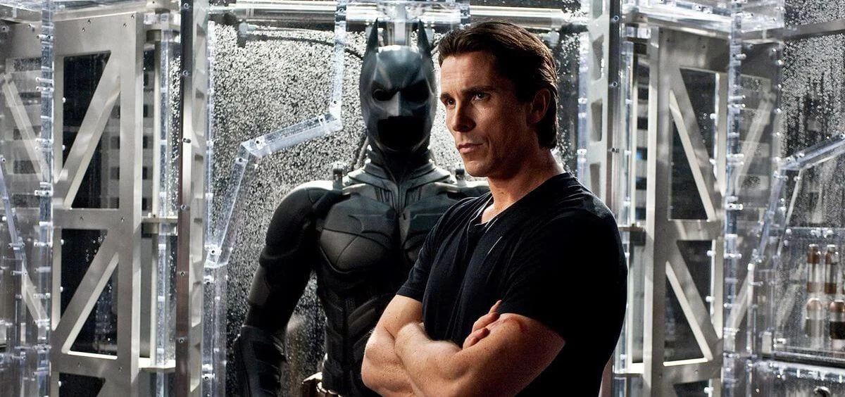 Christian Bale na nowym zdjęciu gotyckiego thrillera The Pale Blue Eyes!