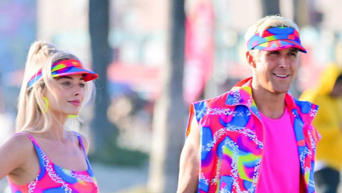 Margot Robbie i Ryan Gosling wspólnie jeżdżą na rolkach kręcąc Barbie