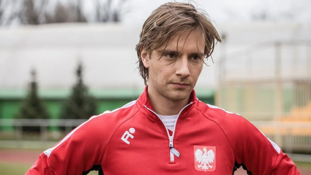 Maciej Musiał i Cezary Pazura jako piłkarz i trener. Zwiastun komedii romantycznej Druga połowa