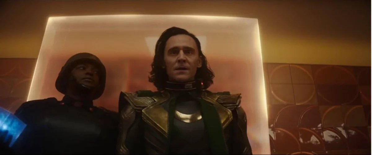 Loki - Tom Hiddleston na nowym zdjęciu z serialu Disney Plus