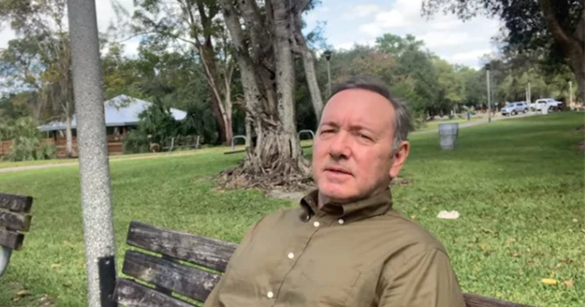 Kevin Spacey ponownie nagrał świąteczne wideo!