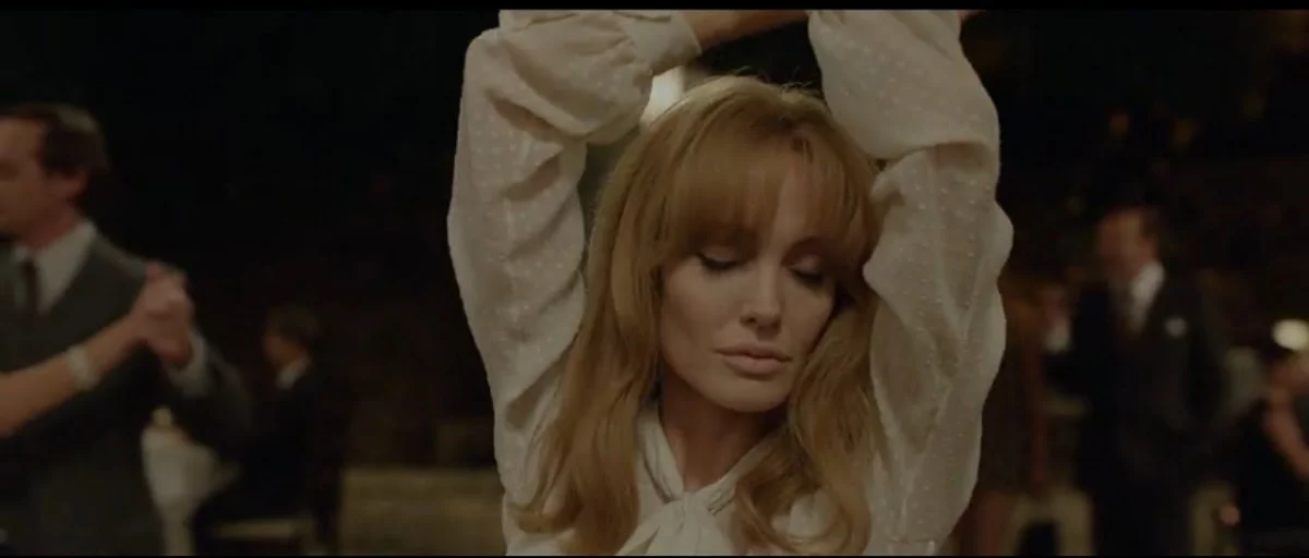Angelina Jolie wyreżyseruje nowy film. Unreasonable Behaviour będzie biografią fotoreportera