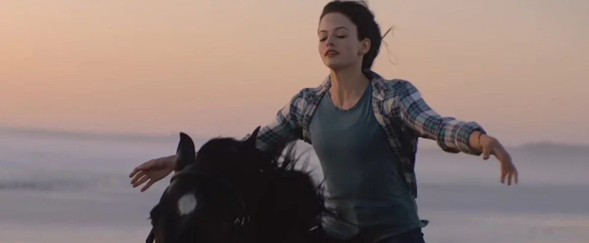 Black Beauty - Kate Winslet i Mackenzie Foy w adaptacji słynnej książki od Disney Plus