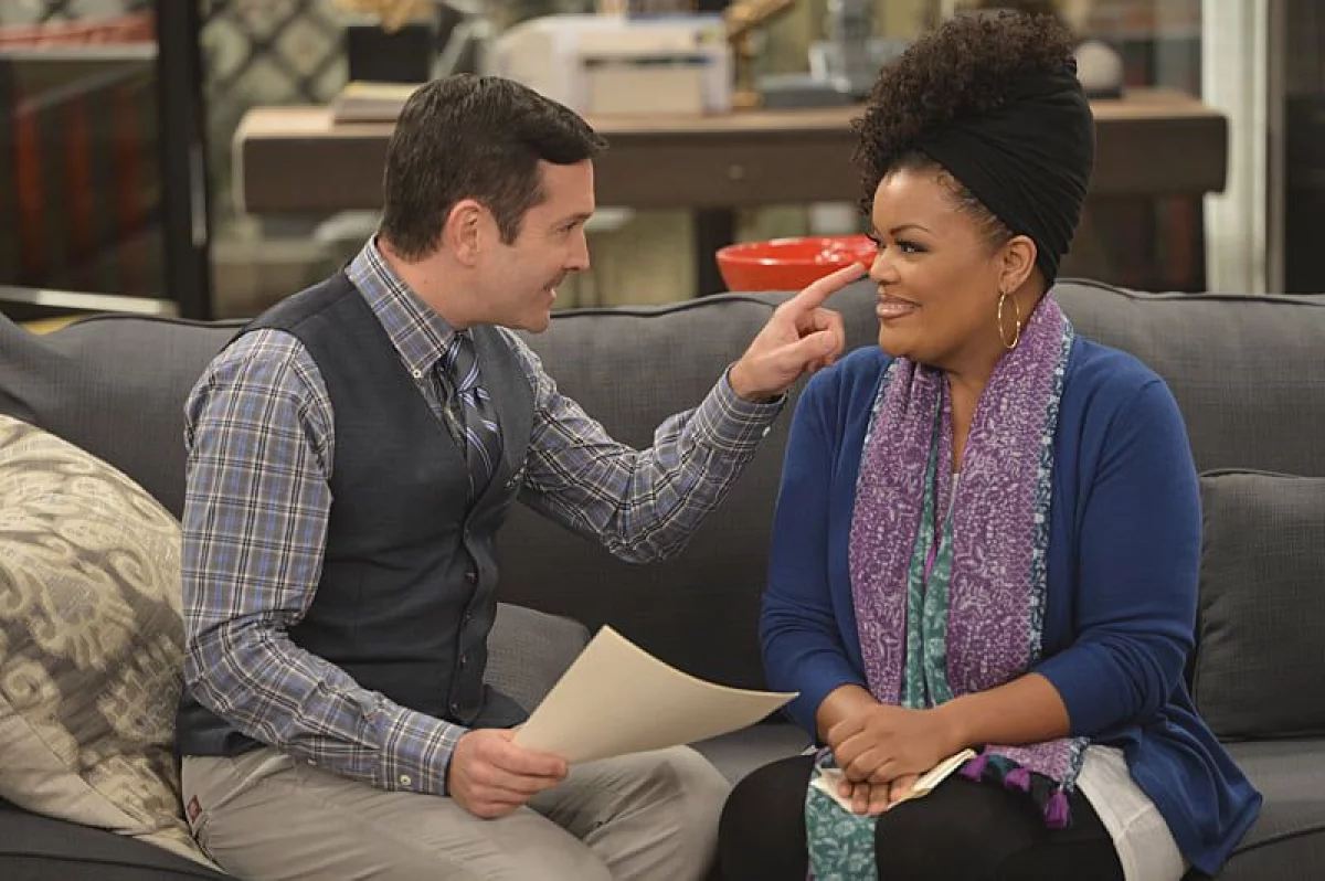 Zakochany kundel - Yvette Nicole Brown ciocią Sarah!