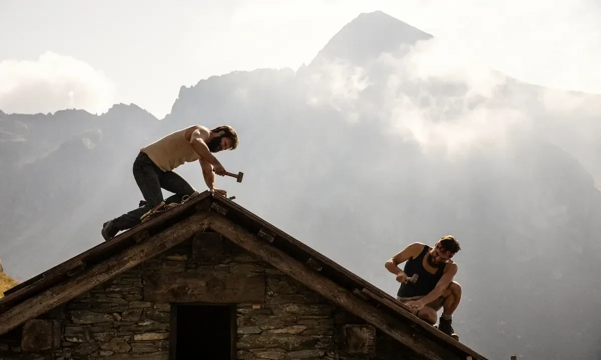 Osiem gór – recenzja filmu o smutnej przyjaźni i alpejskich szlakach