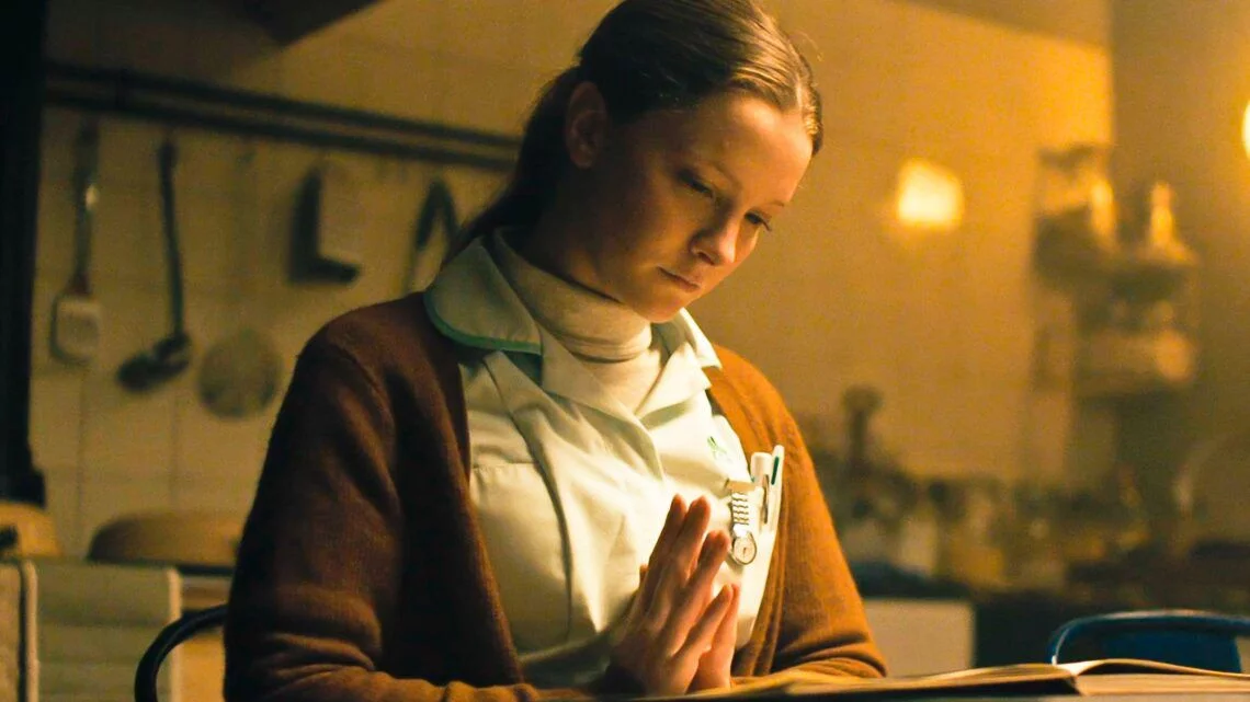 Saint Maud - recenzja intrygującego horroru A24. Manna z nieba