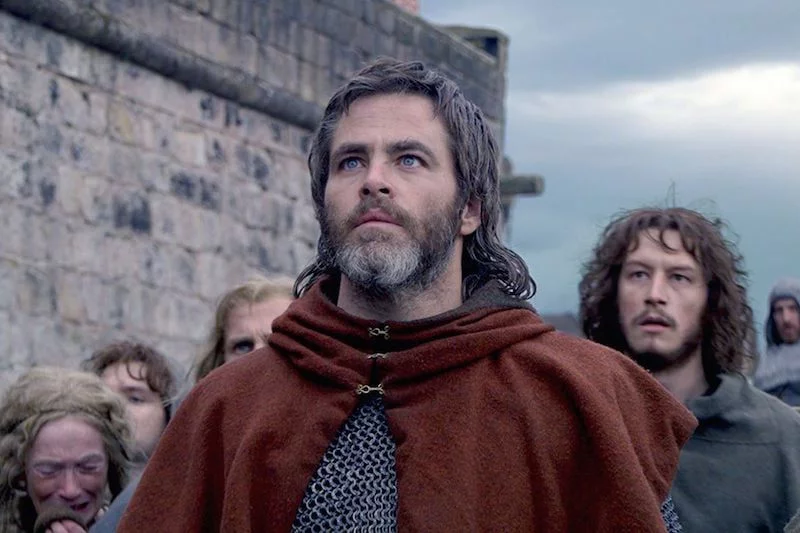 Król wyjęty spod prawa - recenzja historycznej superprodukcji Netflixa z Chrisem Pinem