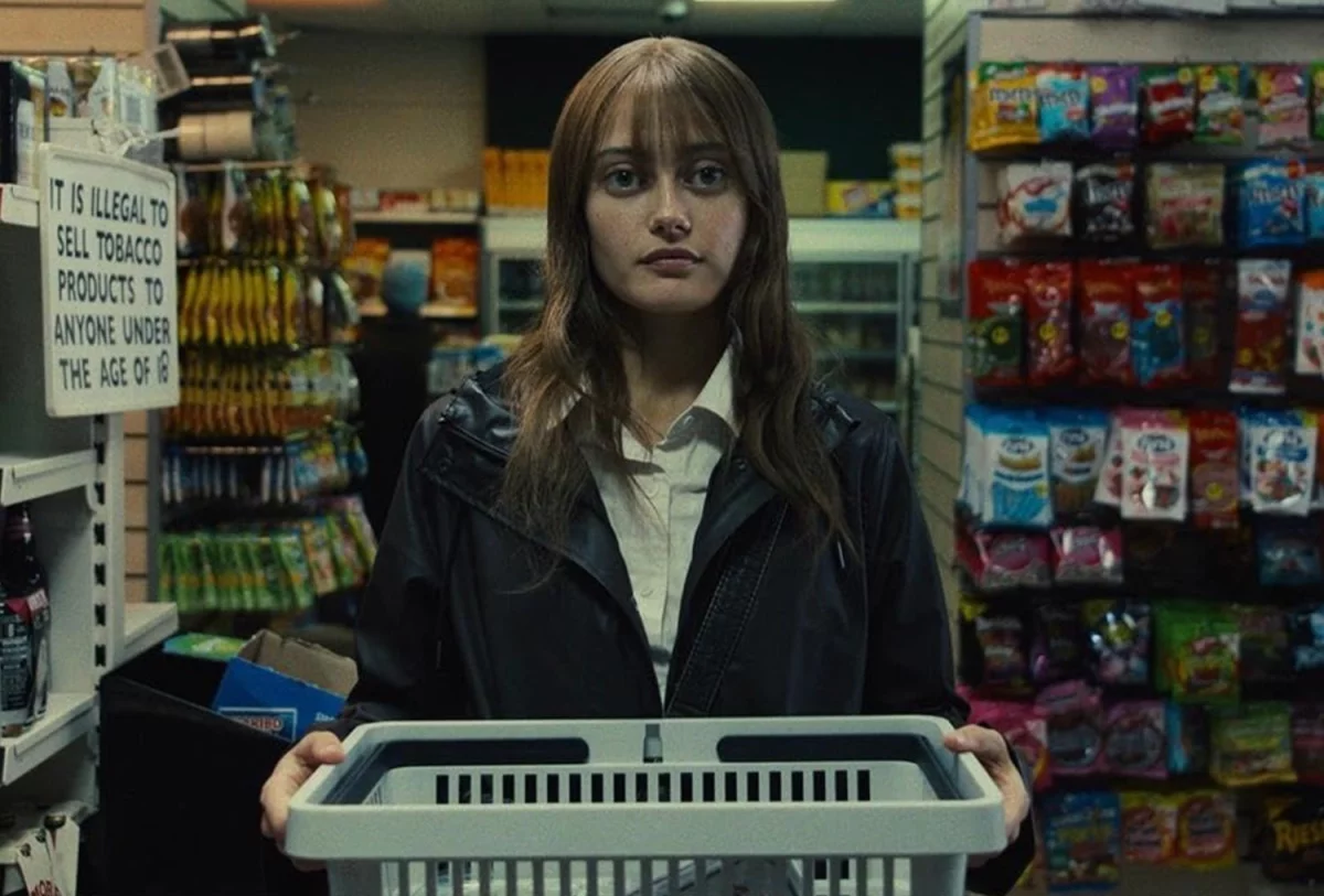 Czy morderstwo ujdzie jej na sucho? Ella Purnell na zwiastunie serialu Sweetpea