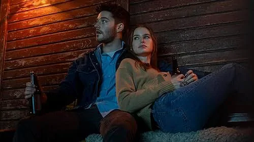 Plakaty The Strangers: Chapter 1 straszą zamaskowanymi intruzami