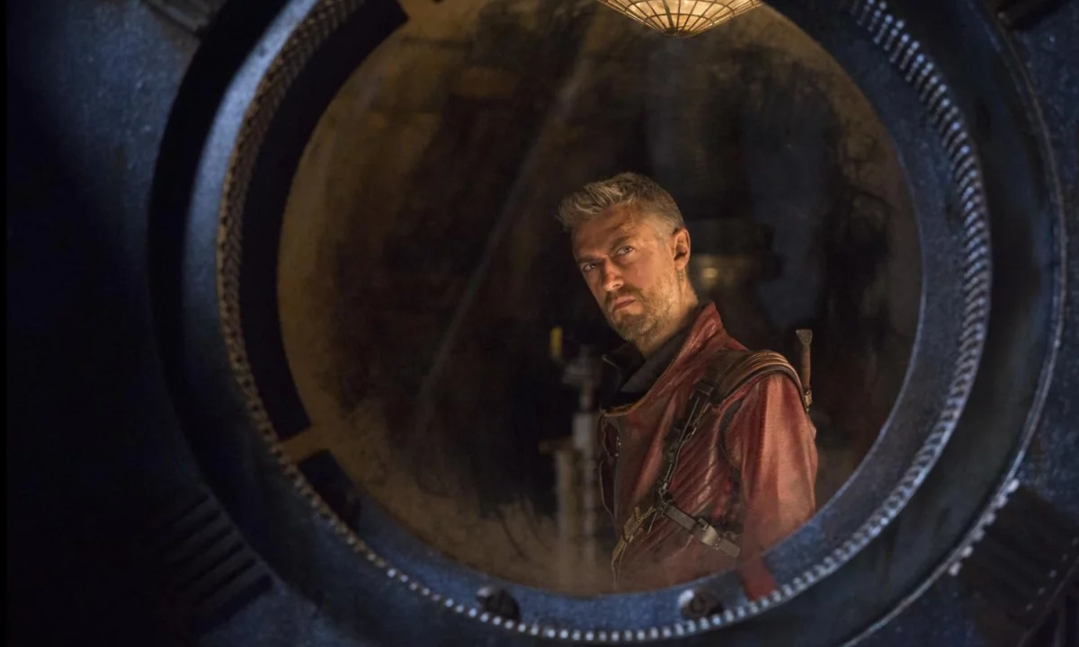 Sean Gunn wcieli się w Maxwella Lorda. Kiedy postać zadebiutuje w DCU?
