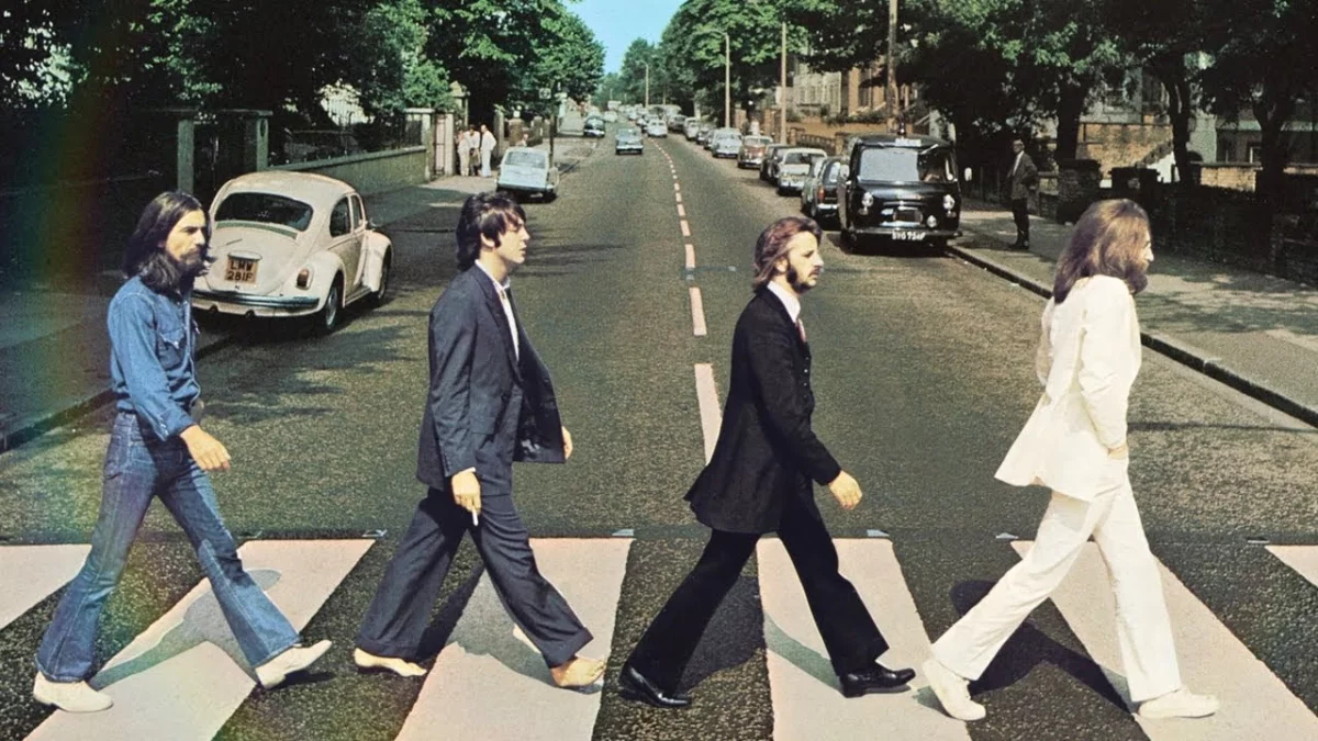 Sam Mendes znalazł scenarzystów do filmów o Beatlesach
