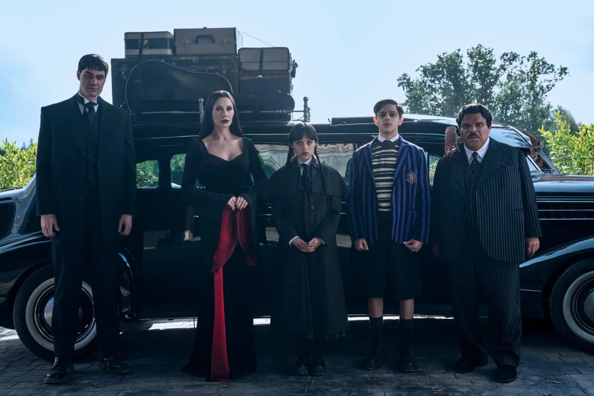Serialowa Rodzina Addamsów powraca do Netflixa! Zobacz materiał dodatkowy z drugiego sezonu Wednesday