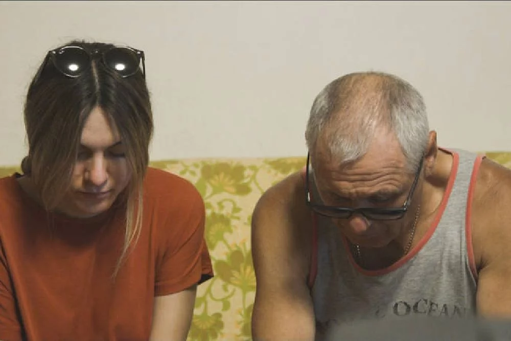 KFF: Tata – recenzja filmu. Chcąc iść do przodu, nie można patrzeć wstecz