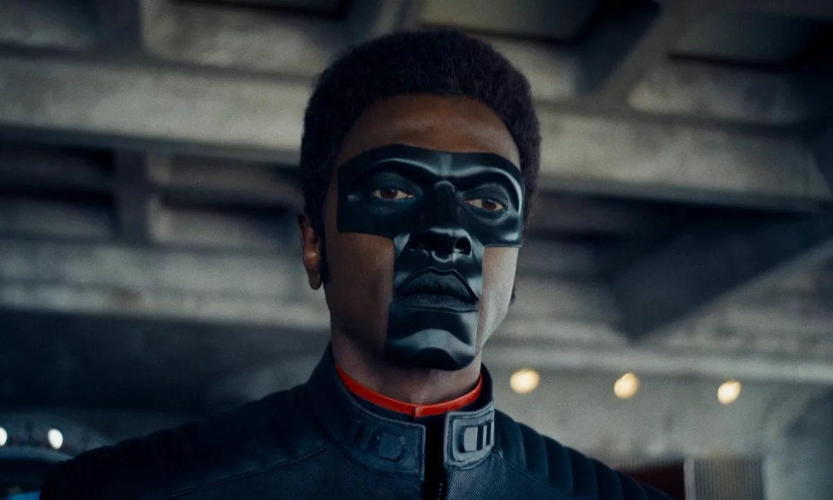 Superman. Edi Gathegi opowiada kim jest Mister Terrific