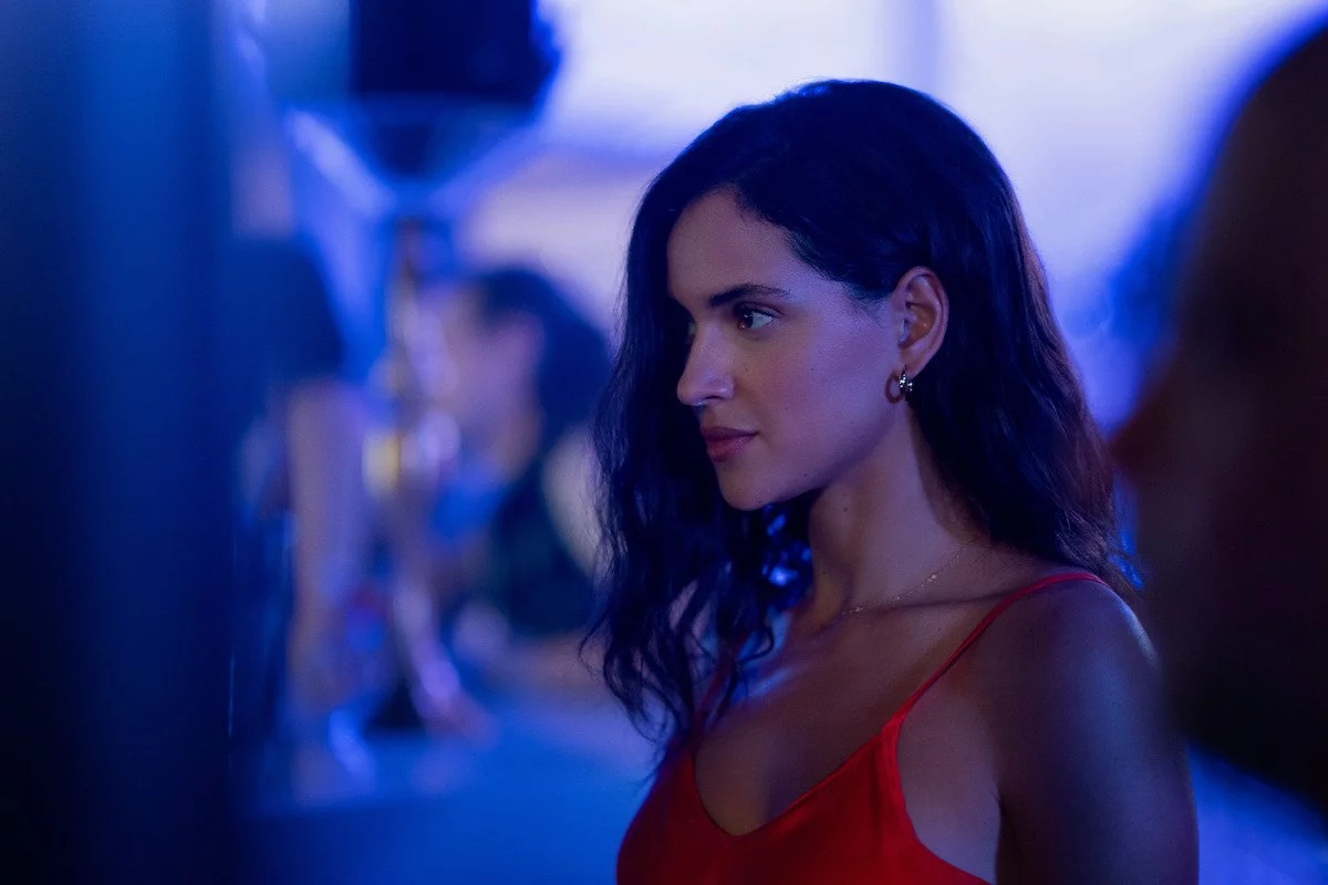 Adria Arjona wskakuje na pokład Afery Thomasa Crowna. Zastępstwo za Taylor Russell znalezione