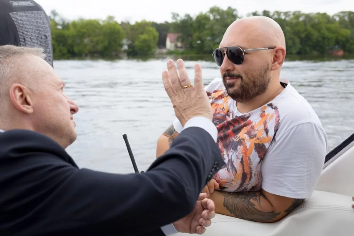 Patryk Vega zbiera kasę od widzów??? Kontrowersyjny reżyser bierze duże pieniądze za... spotkanie na Zoomie