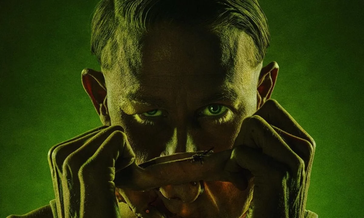 Mroczna antologia Netflixa powraca. Charlie Hunnam jako Ed Gein na pierwszym plakacie serialu