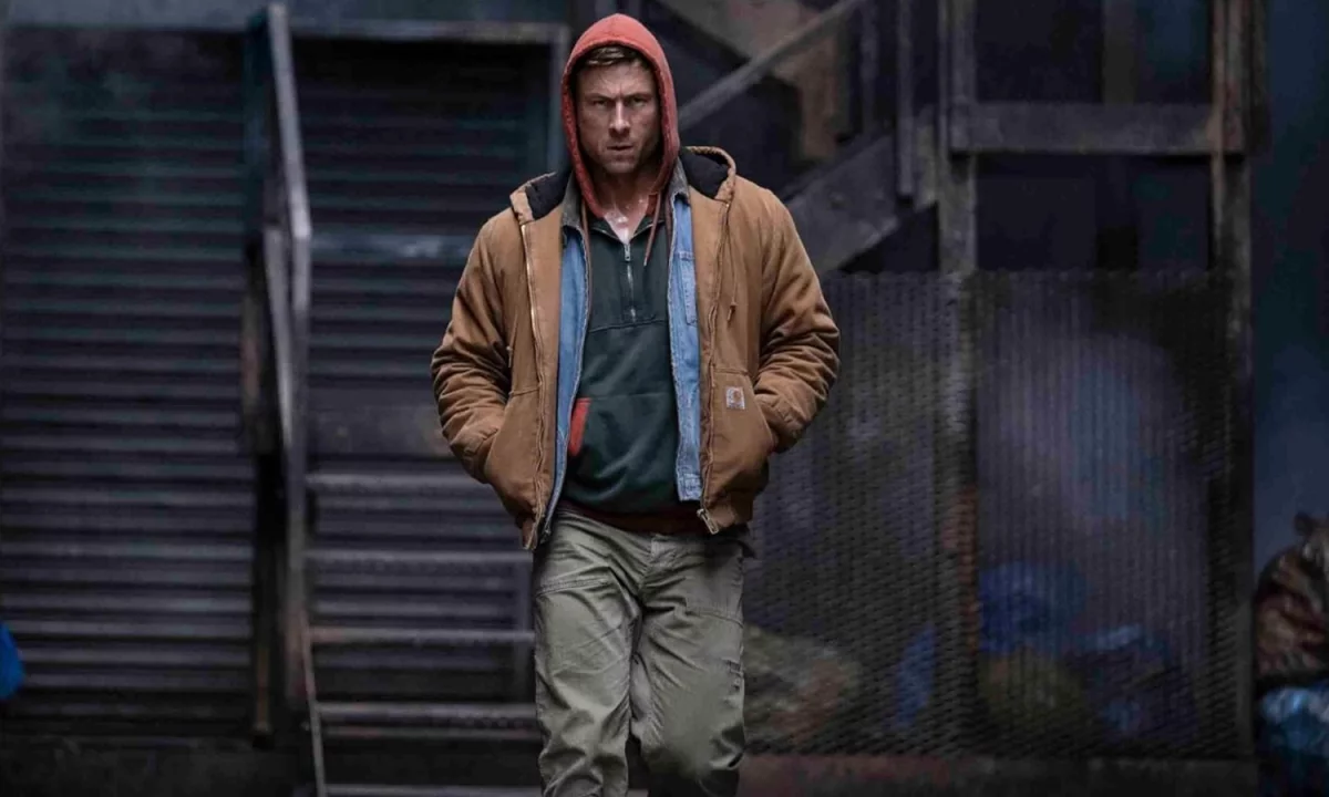 Uciekinier z nową zapowiedzią. Glen Powell obiecuje rozrywkowe kino akcji