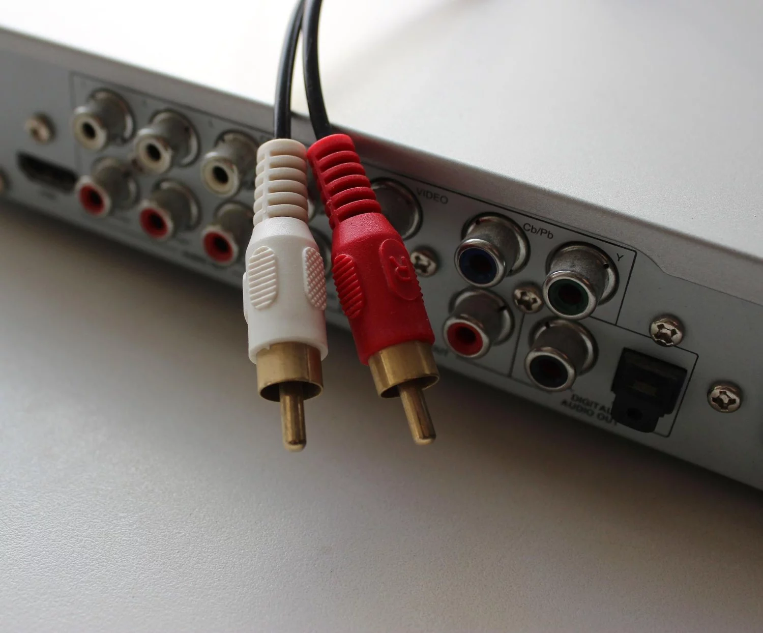Jaki sprzęt audio/video podłączysz dzięki kablom RCA?