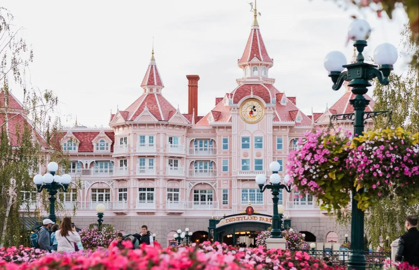 Odwiedziliśmy Disneyland Hotel! Tak prezentuje się królewski obiekt w paryskim Disneylandzie!