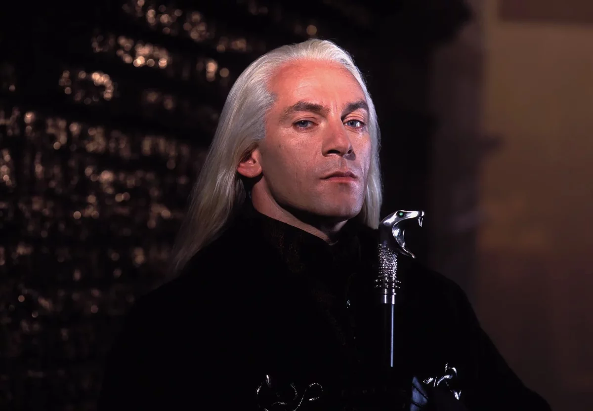 Lucjusz Malfoy w serialu pojawi się wcześniej niż w książkach. Zobaczymy go już w pierwszym sezonie