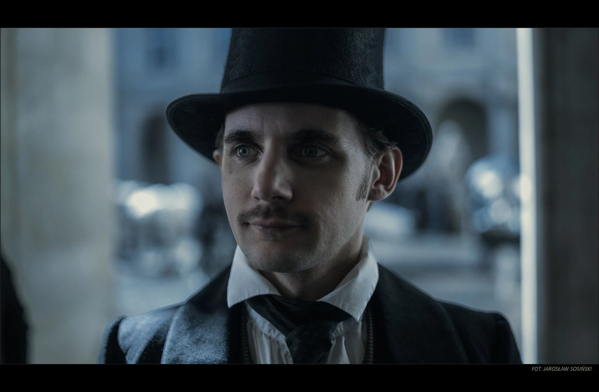 ,,Aktorstwo stało się moim sposobem na poznanie własnego człowieczeństwa” – wywiad z Michałem Pawlikiem