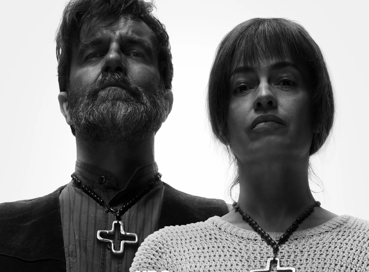 HBO Max publikuje oficjalny zwiastun nowego serialu Niebo. Rok w piekle. Mroczna prawda o sekcie