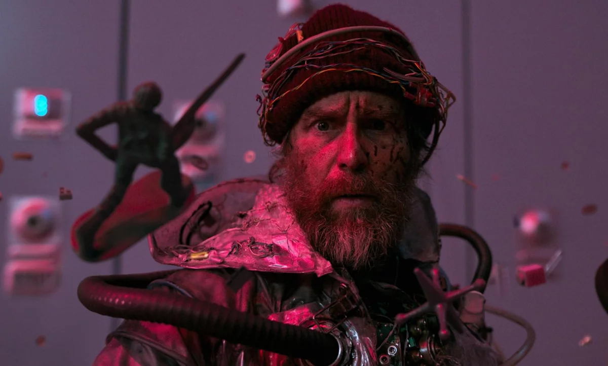 Gore Verbinski zaprasza nas w szaloną podróż. Zobaczcie nowy zwiastun filmu Good Luck, Have Fun, Don’t Die