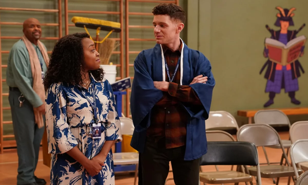 Misja: Podstawówka powraca z nowymi odcinkami. Chris Perfetti zdradza, co spotka jego postać w dalszej części sezonu