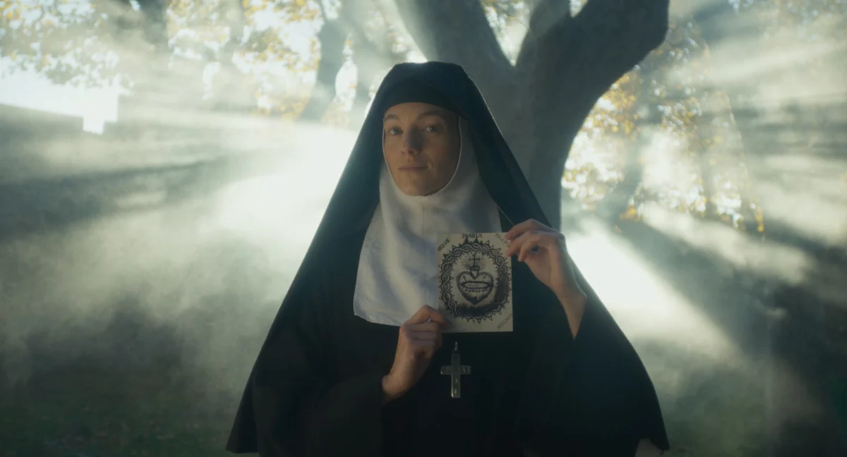 Zakazy i kolejki pod kinami. Najświętsze Serce wywołało we Francji prawdziwy fenomen