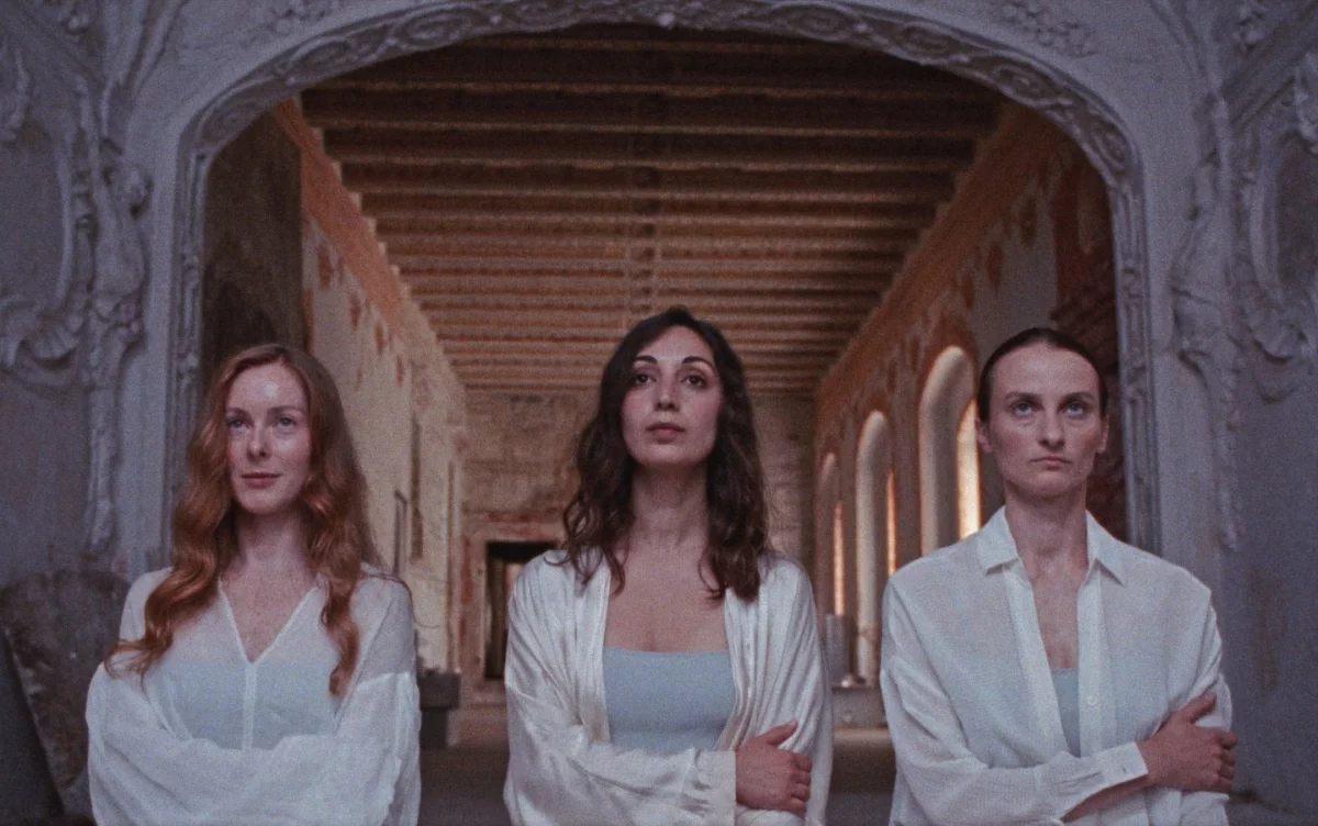 Utopia pod murem: nagrodzony w Gdyni Glorious Summer wchodzi do kin