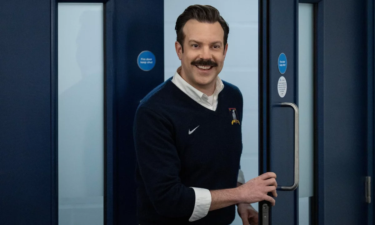 Pierwsze zdjęcia z 4. sezonu serialu Ted Lasso. Główny bohater z nową drużyną