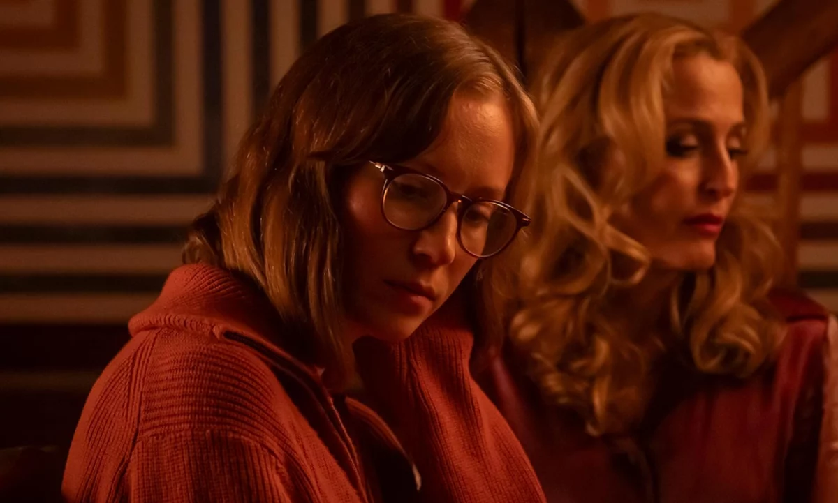 Gillian Anderson gwiazdą slashera Jane Schoenbrun. Pierwsze spojrzenie na Teenage Sex and Death at Camp Miasma