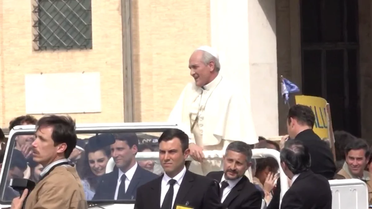 Andrzej Chyra jako papież i zamach na oczach kamer. Wyciekły nagrania z planu Santo Subito