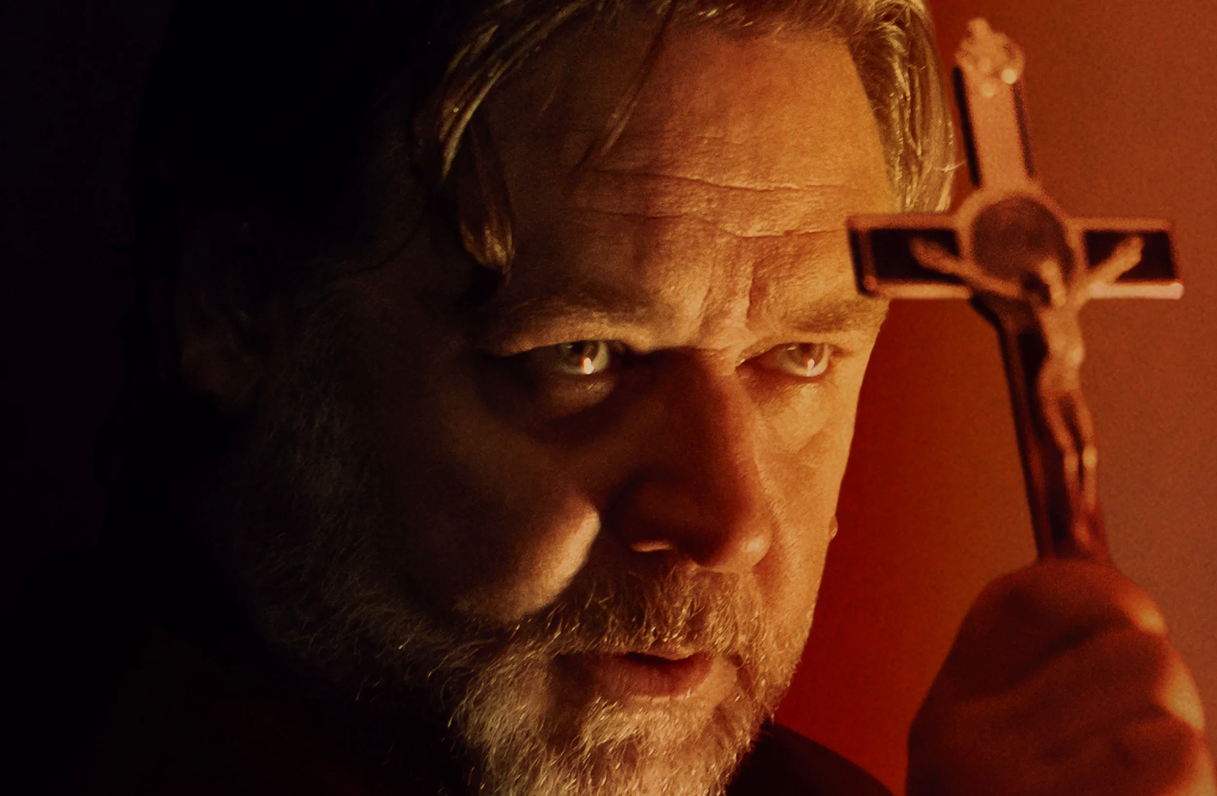 Russell Crowe w nowym horrorze Egzorcyzm to gwarancja rozrywki na najwyższym poziomie