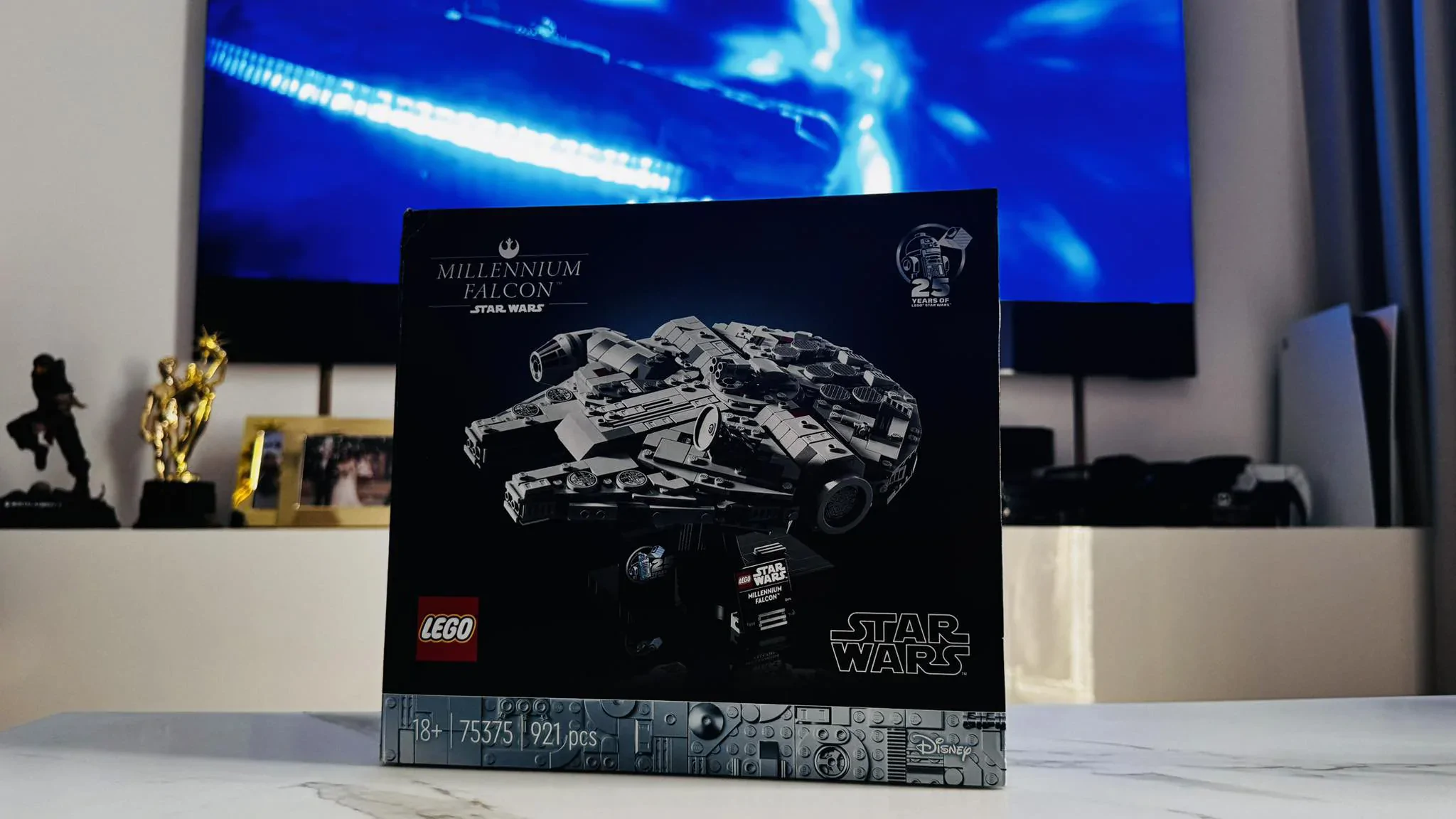 Moc minimalizmu! Recenzja zestawu LEGO Star Wars™ Sokół Millennium (75375)