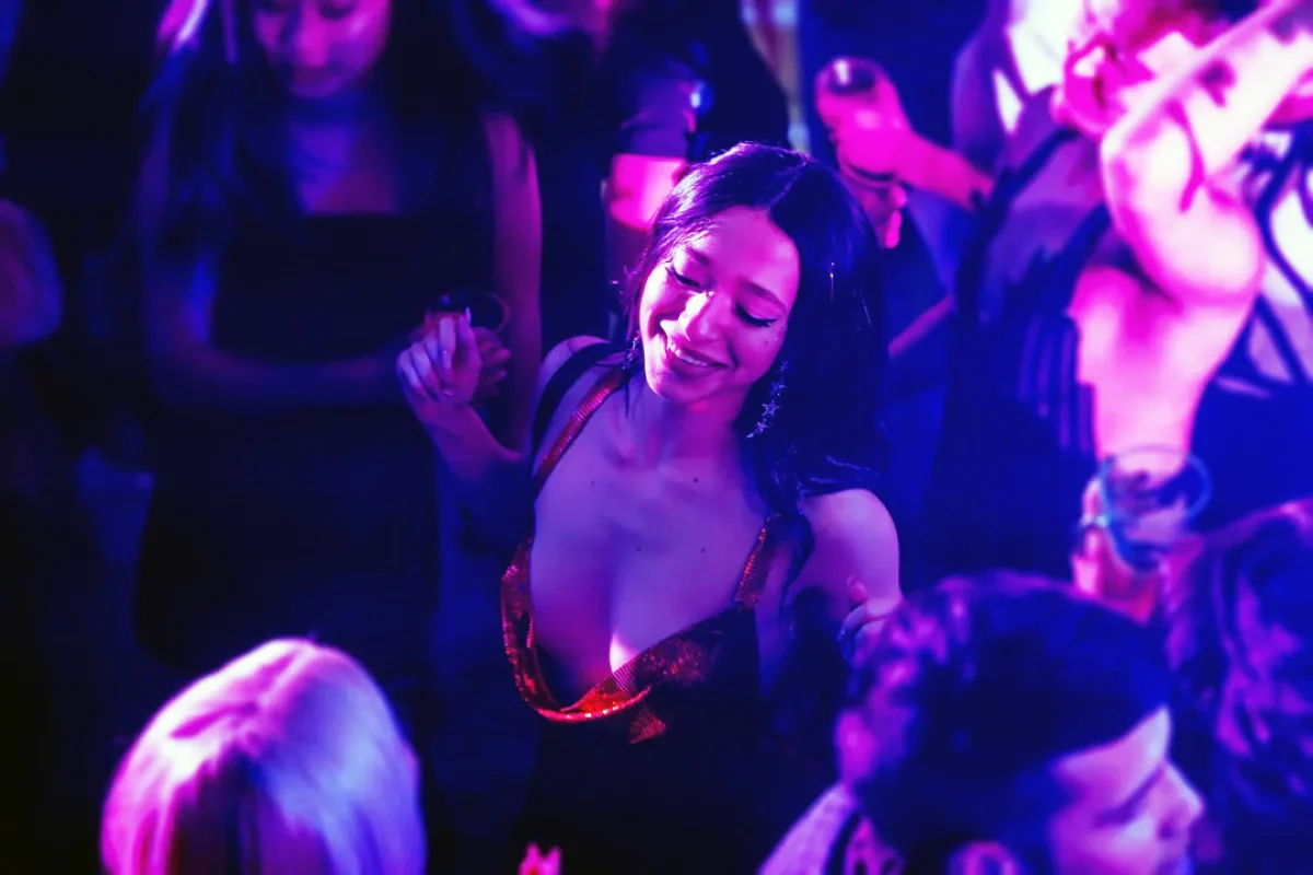 Kontorwersyjna Anora z dwoma zwiastunami! Został ocenzurowany