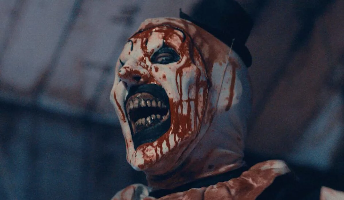 Terrifier 3 - Clown Art powraca i... zamordował Świętego Mikołaja?! Z tych prezentów dzieci się nie ucieszą