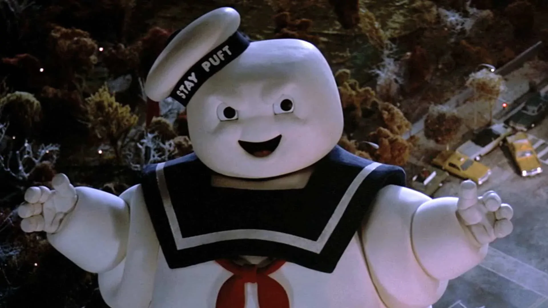 Stay Puft Marshmallow Man jako mały wielki problem w nowym klipie z filmu  Pogromcy duchów: Imperium lodu