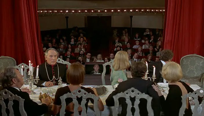 Fot. kadr z filmu Dyskretny urok burżuazji