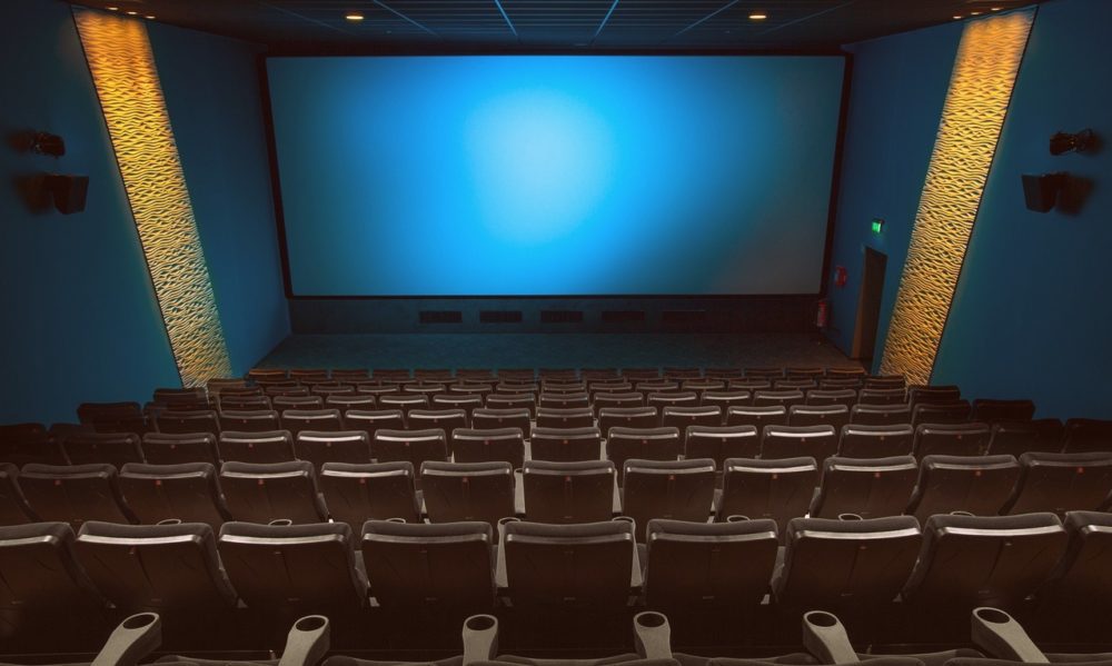 kino sala kinowa ekran siedzenia
