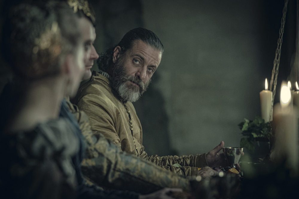 fot. kadr z planu serialu ''Wiedźmin'' Adam Levy w roli Myszowora.