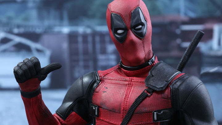 deadpool pokazuje ok kciuk w górę