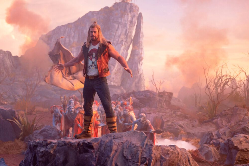 Thor: Miłość i grom - Bóg piorunów jest gotowy do walki na najnowszym zdjęciu