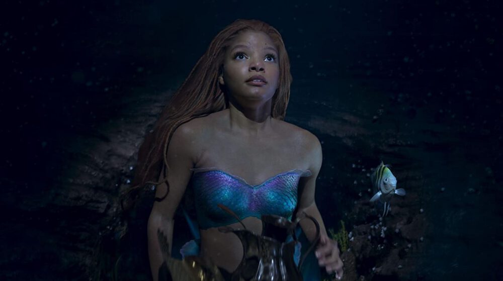 Halle Bailey jako Ariel w filmie Mała syrenka z 2023 roku